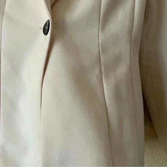 Mng ivory blazer Sz 4 perfect for spring - Picture 5 of 7